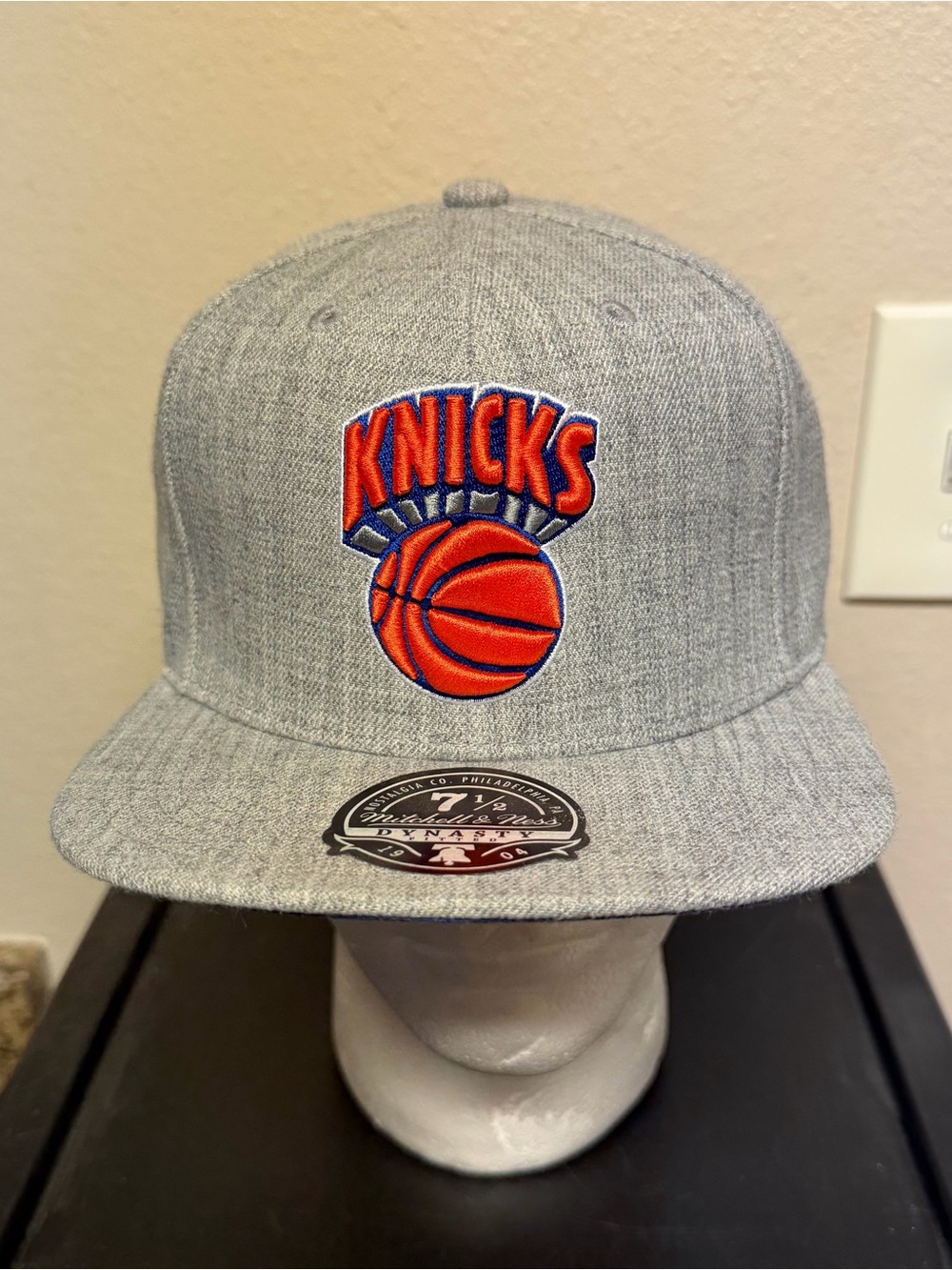 Mitchell & Ness New York Knicks Heather Gray Fitted Hat 7 1/2